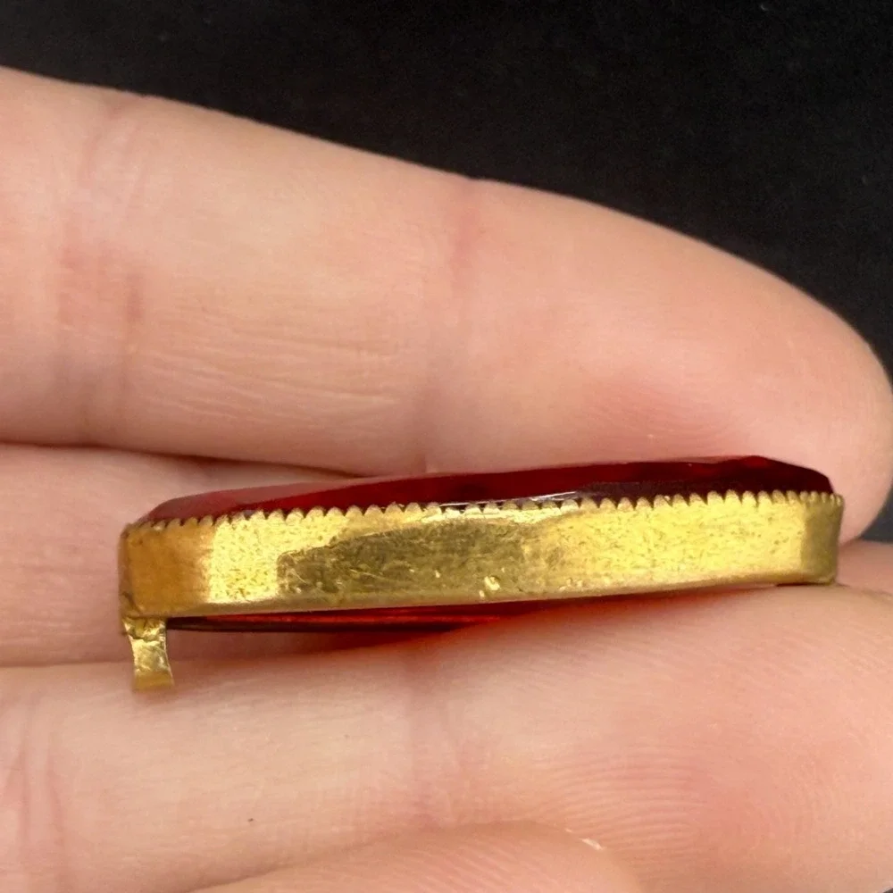 Vintage‎ Victorian Glass Brooch Gold Tone Red